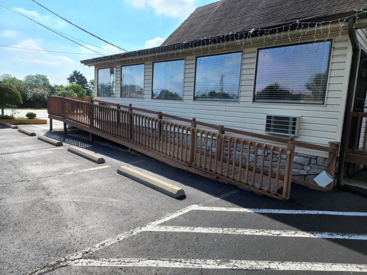 Drakes Creek Inn - Formerly The Relax Inn Hendersonville Exterior foto