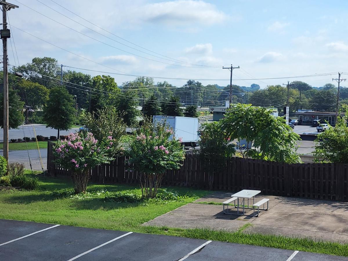 Drakes Creek Inn - Formerly The Relax Inn Hendersonville Exterior foto
