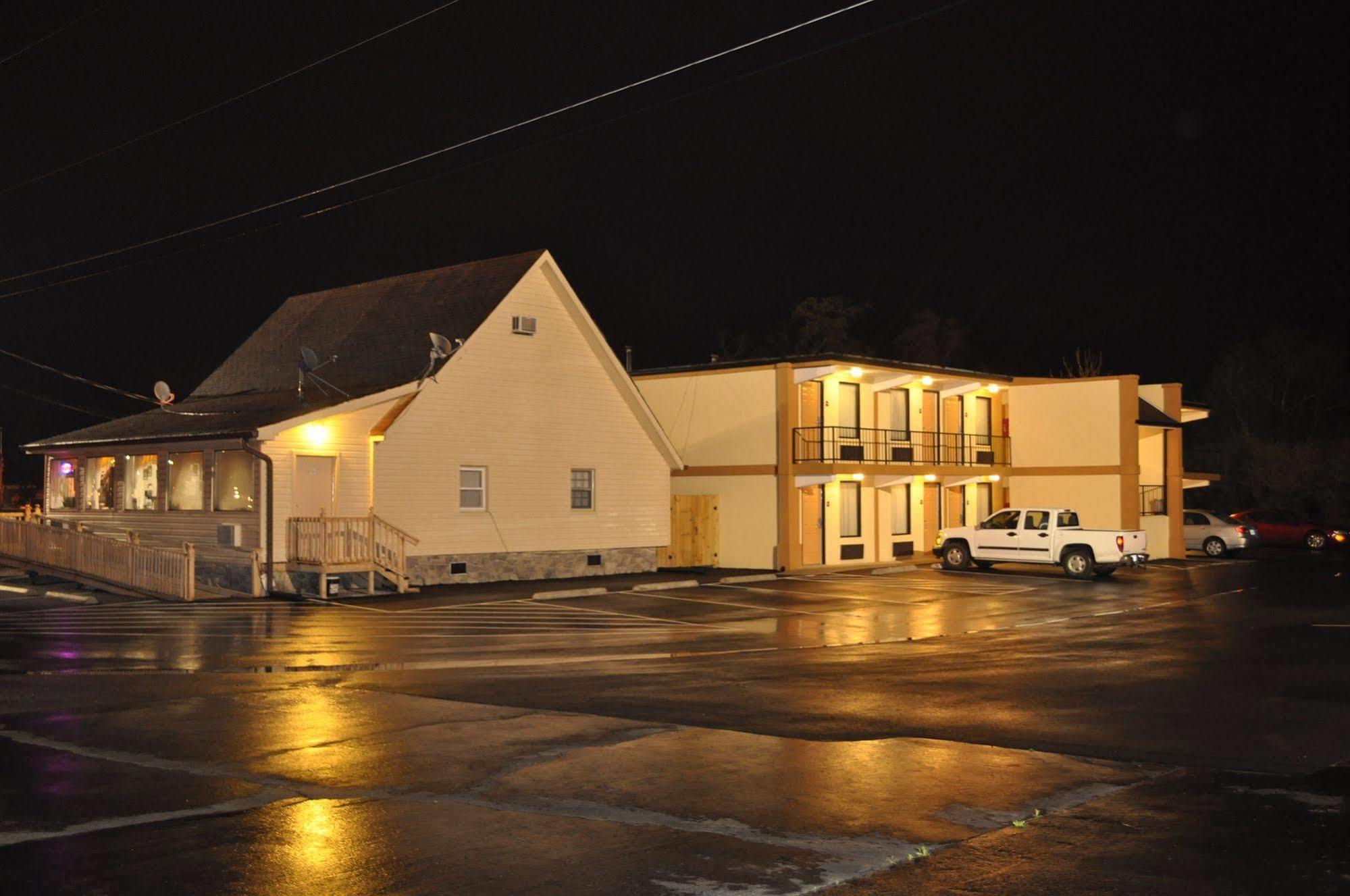 Drakes Creek Inn - Formerly The Relax Inn Hendersonville Exterior foto
